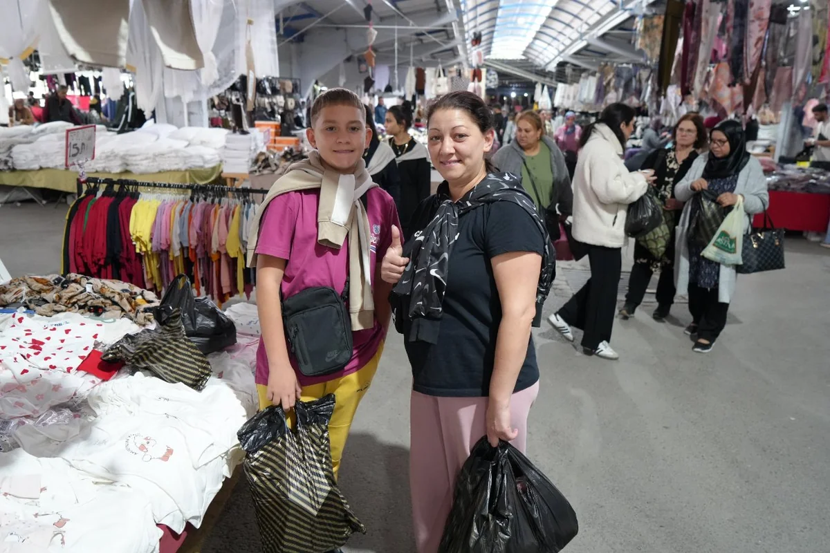 Ne bulurlarsa alıyorlar! Sınır kentimize turist akını, esnaf bayram ediyor