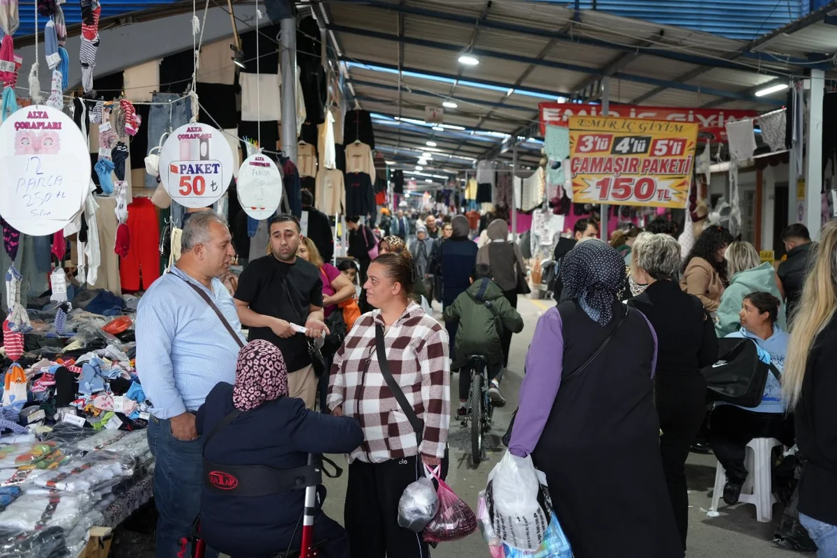 Ne bulurlarsa alıyorlar! Sınır kentimize turist akını, esnaf bayram ediyor