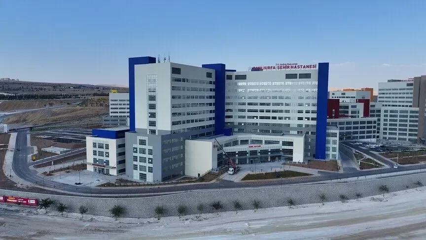 Toplam 39 milyar liralık yatırımla hayata geçirilen 2 bin yatak kapasiteli Şanlıurfa Şehir Hastanesi, Başkan Erdoğan’ın katıldığı törenle bugün resmen açılıyor.(Foto: AA)