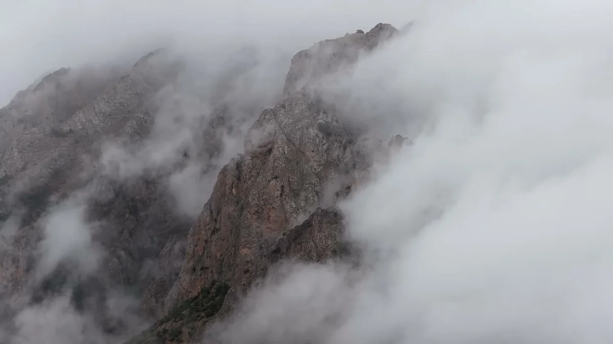 Tunceli'de yağışların ardından Munzur Vadisi'nde sis kartpostallık görüntü oluşturdu