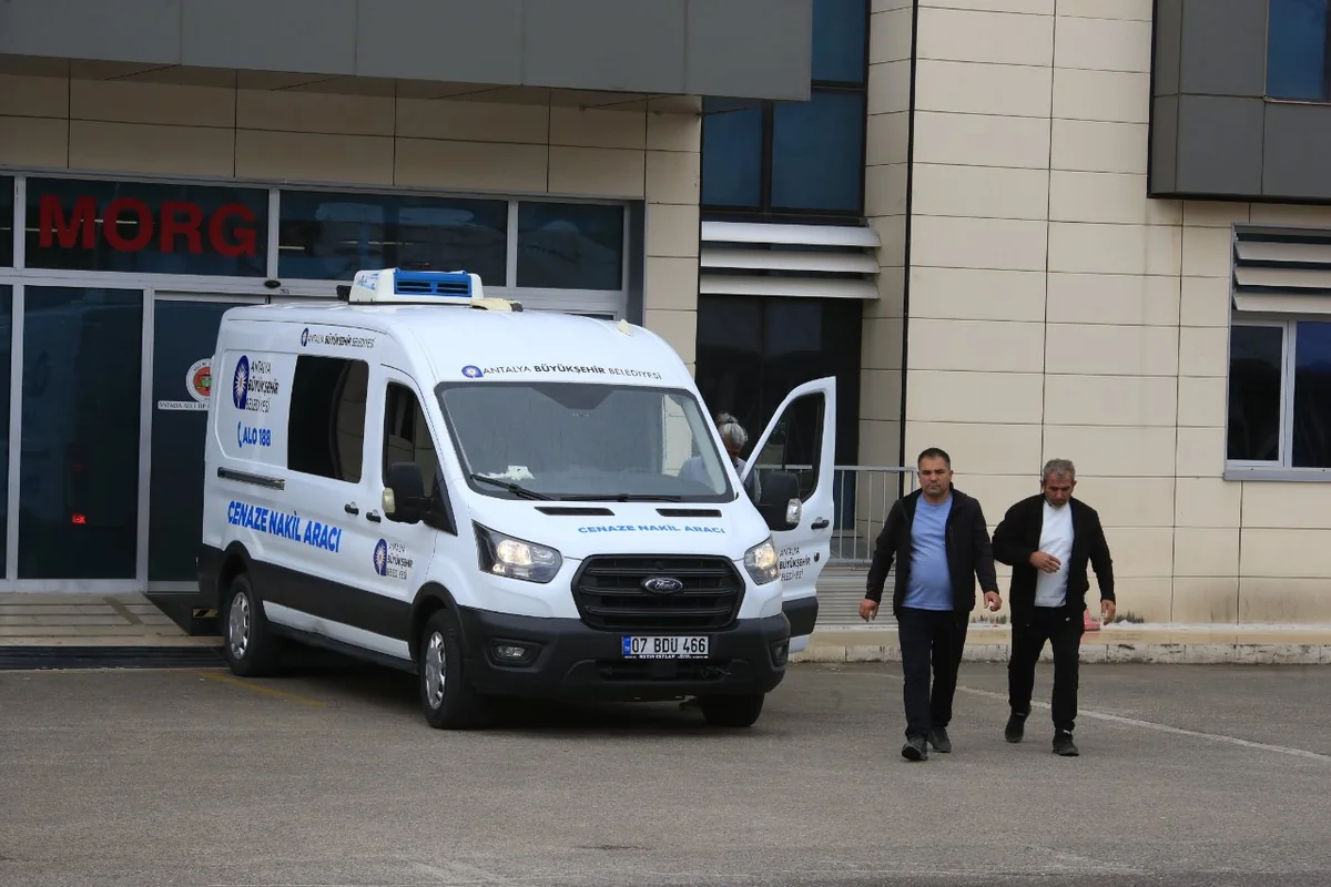 20 yaşındaki gencin kan donduran sonu! Bernayı arıyorum dedi, 13 bıçak darbesiyle öldürüldü