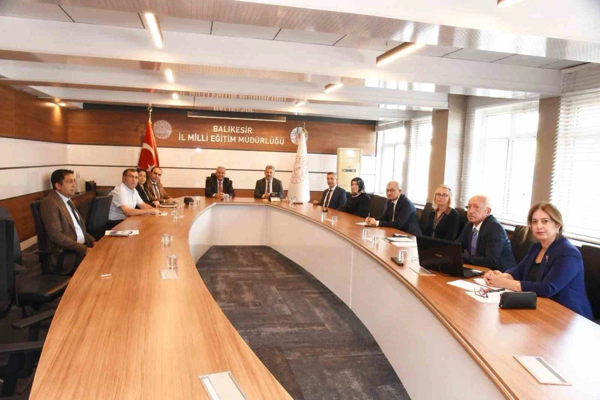 Balıkesir'de hayat boyu öğrenme toplantısına İl Milli Eğitim Müdürü başkanlık etti