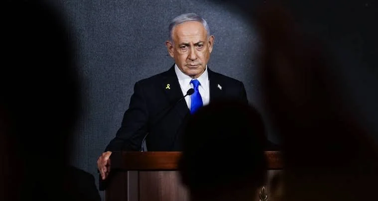 Eski başbakan, Netanyahu yönetimini yerden yere vurdu!