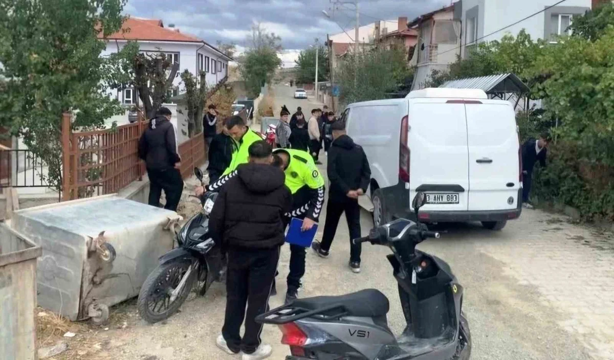 Kütahya Emet'te okul çevresinde kuralsız motosikletler yediemin otoparkına çekildi