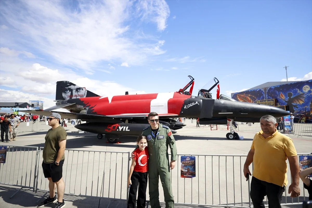 Türk bayrağı motifli F-4E/2020 Phantom, TEKNOFEST Güneydoğu'da ilgi görüyor