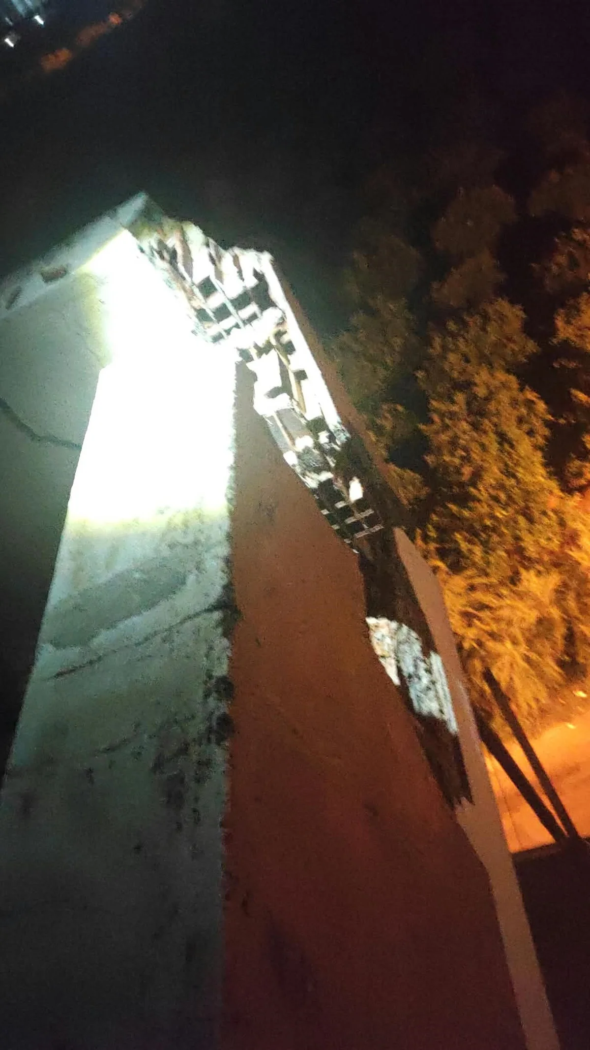 Adana Kozan'da sağanakta iki noktaya yıldırım düştü, 2 otomobil hasar gördü