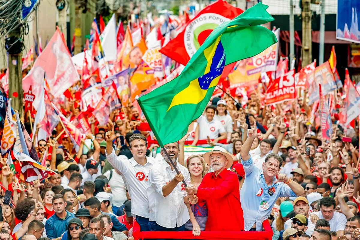 Brezilya'da Flavio Bolsonaro ilk turu önde bitirdi, Lula'yla ikinci tura çıkıyor