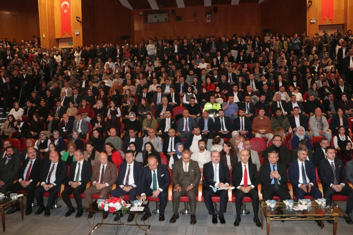 Erzurum'da 2 bin bilirkişi adayı yemin etti, Avşar rapor uyarısı yaptı