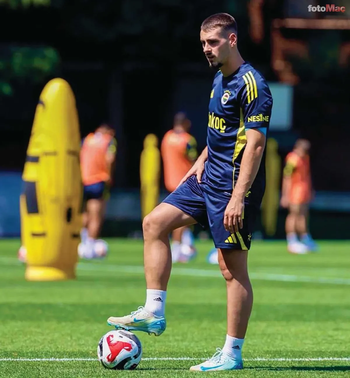 Fenerbahçe'de 2 ayrılık birden! Menajerine "Bana kulüp bul" dedi