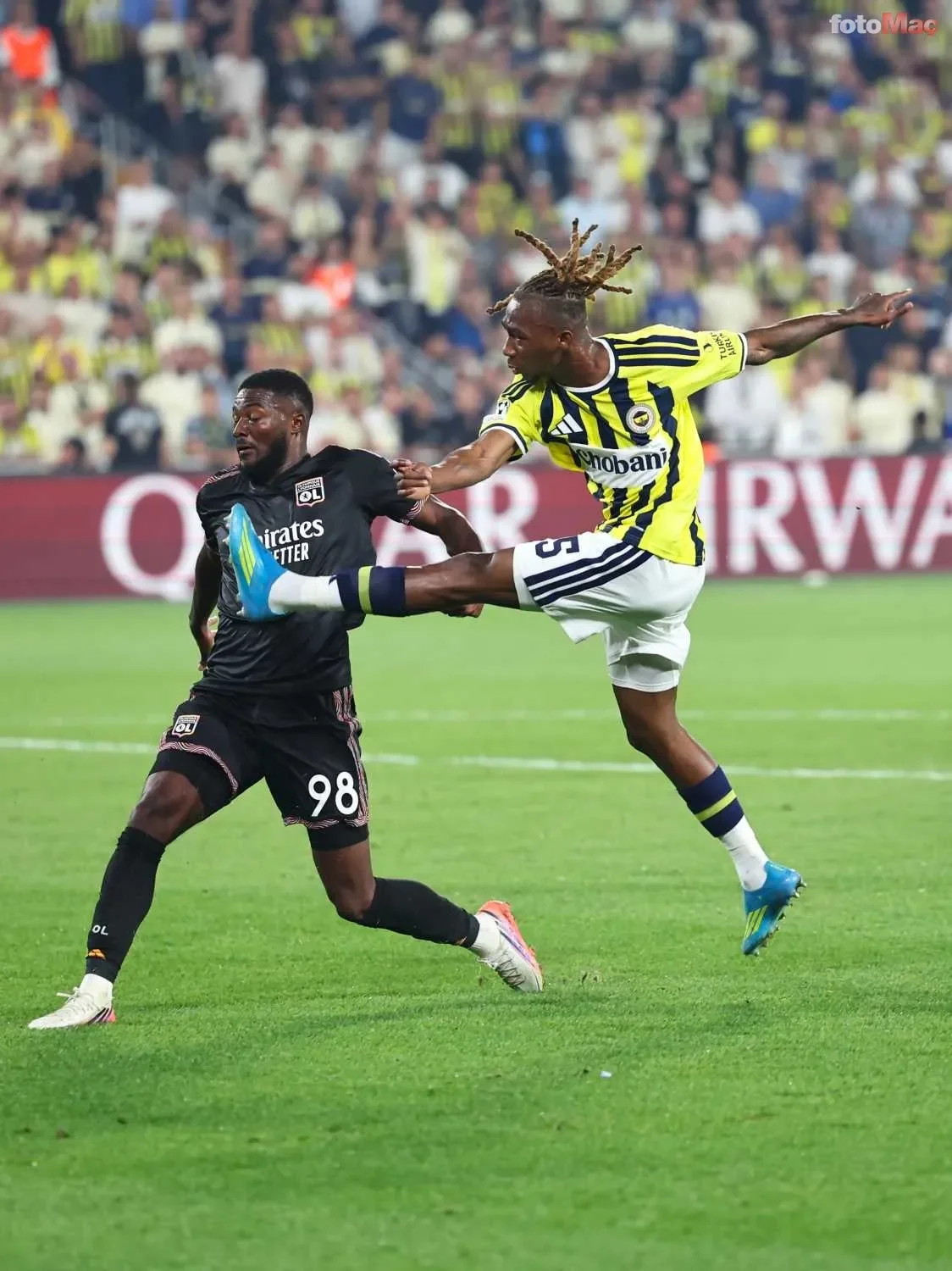 Fenerbahçe'de 2 ayrılık birden! Menajerine "Bana kulüp bul" dedi