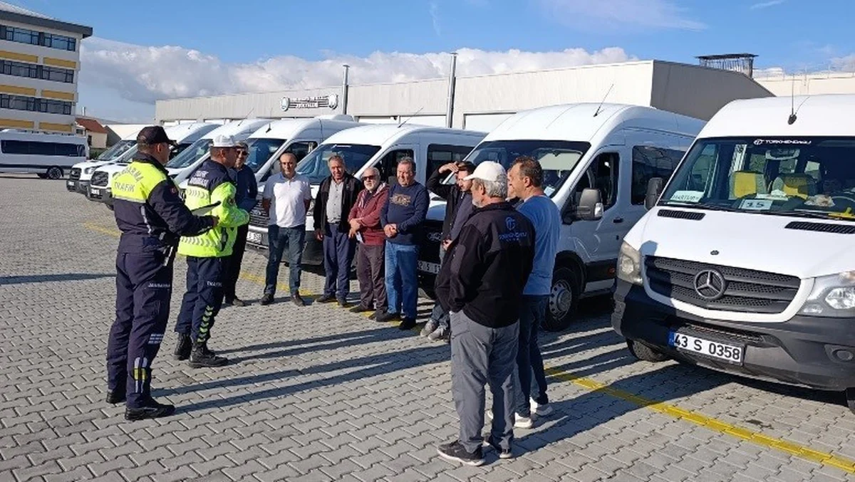 Kütahya'da jandarma, TOBB Mesleki ve Teknik Anadolu Lisesi servislerini denetledi