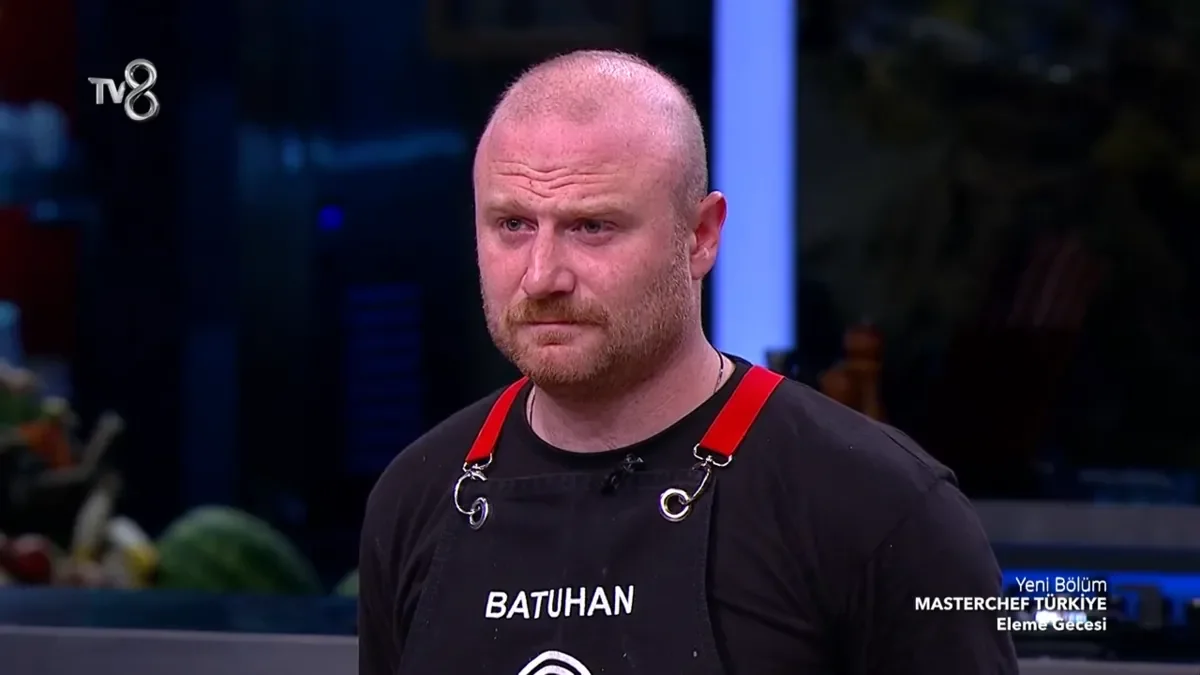 MasterChef’te haftanın eleme gecesinde Batuhan yarışmaya veda etti. (TV8)