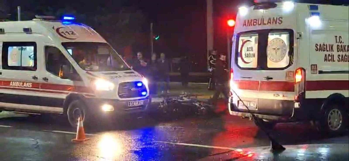 Niğde Bor'da ticari araç ile motosiklet çarpıştı, 2 kişi öldü, 1 kişi ağır yaralandı