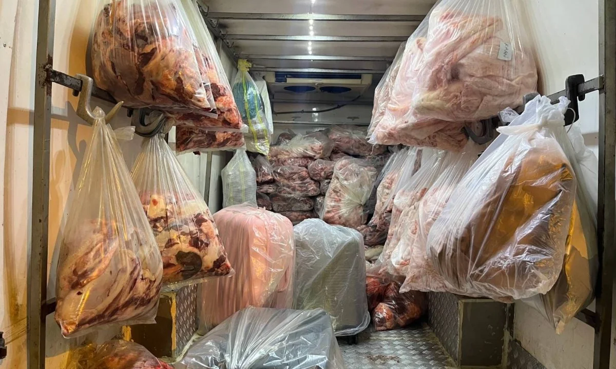 Sakarya'da durdurulan kamyonetten 3 tona yakın menşei belirsiz et ve sakatat ele geçirildi
