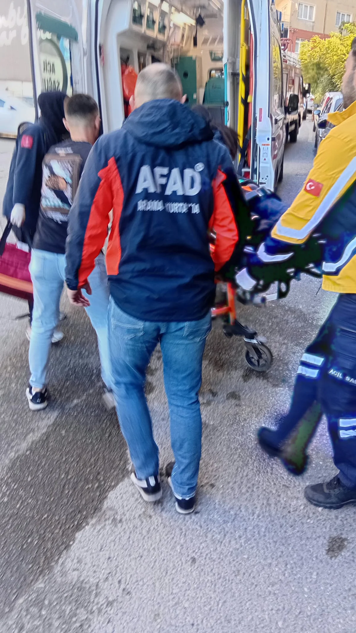 Zonguldak'ta iş hanının asansörü 3 kat aşağı düşünce 1 kişi ağır yaralandı