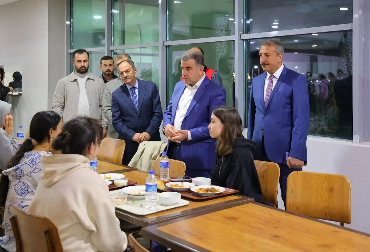 Bayburt Valisi Eldivan, KYK yurtlarında inceleme yaptı ve öğrencileri dinledi