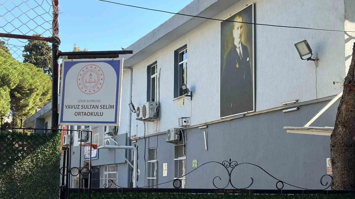 İzmir Bornova'da öğretmen hakkında velilere taciz iddiasıyla suç duyurusu yapıldı