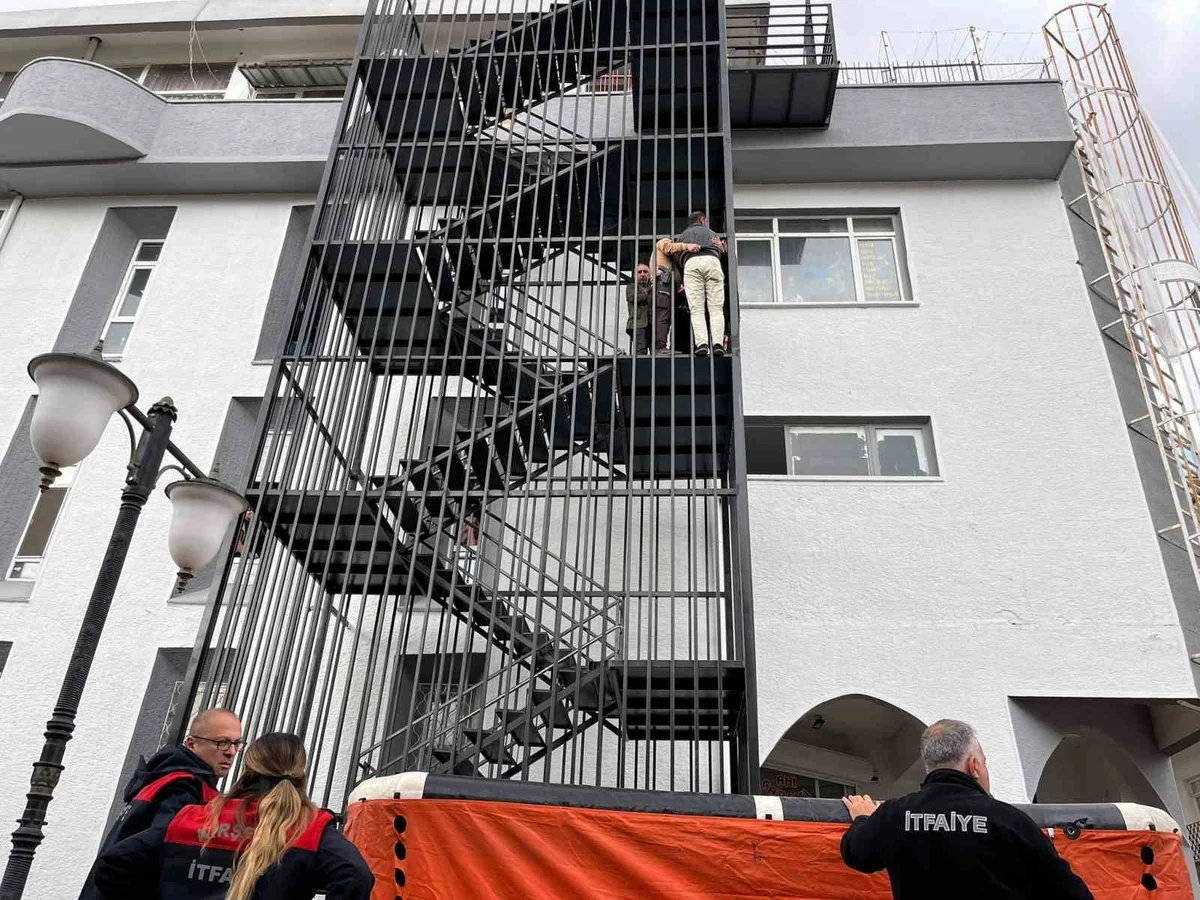Kırşehir Ahi Çarşısı'nda intihar girişiminde bulunan özel birey kurtarıldı