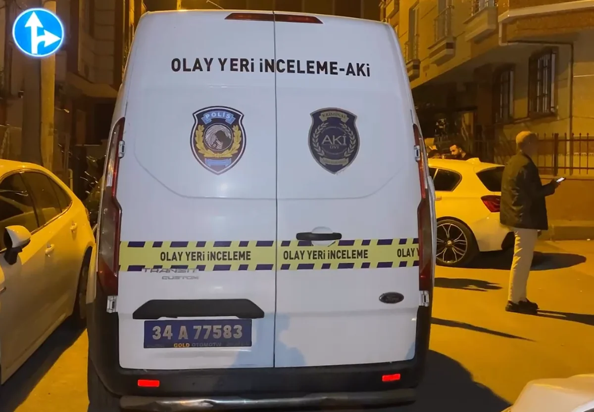 Küçükçekmece'de iddiaya göre motosikletli 2 şüphelinin silahlı saldırısında ağır yaralandı