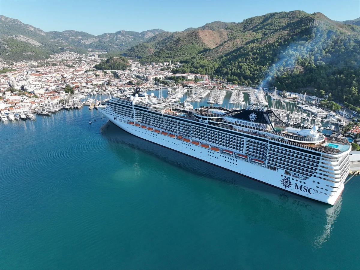 MSC Divina kruvaziyeri Muğla'nın Marmaris ilçesine 3 bin 705 turist getirdi
