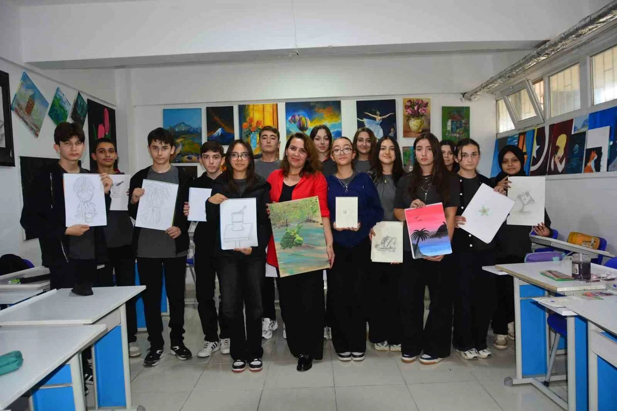 Ordu Ünye'de Mustafa Rakım Anadolu Lisesi öğrencileri sanatla eser üretiyor