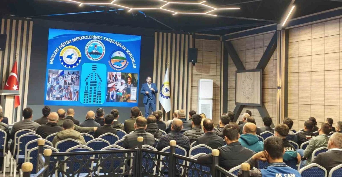 Tatvan'da mesleki eğitim toplantısında işletmelerle eğitim kurumları bir araya geldi