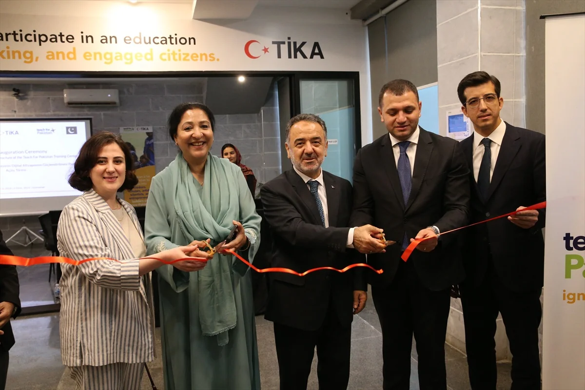 TİKA, İslamabad'da eğitim merkezi ve ilk otomatik balmumu temel levha tesisini açtı