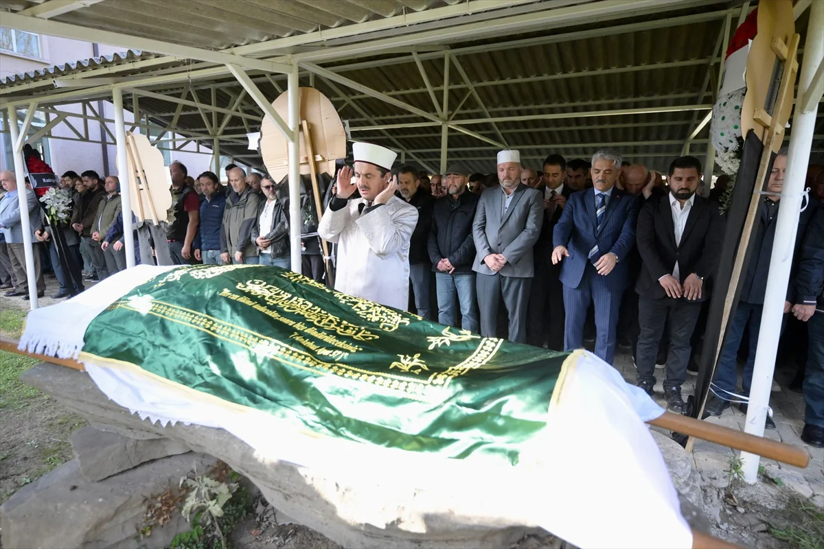 TRT Haber Düzce Temsilcisi Öztürk, doğduğu köyde toprağa verildi