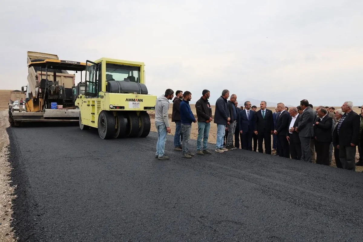 Vali Dr. Önder Bozkurt, Kılıç Köyü'nde KÖYDES asfalt çalışmalarını inceledi