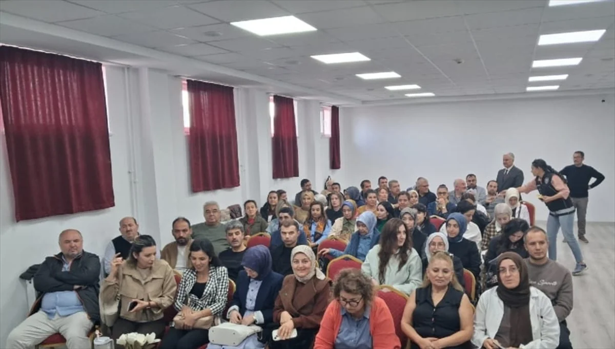 Bahşılı'da öğretmenlere bağımlılıkla mücadele semineri verildi