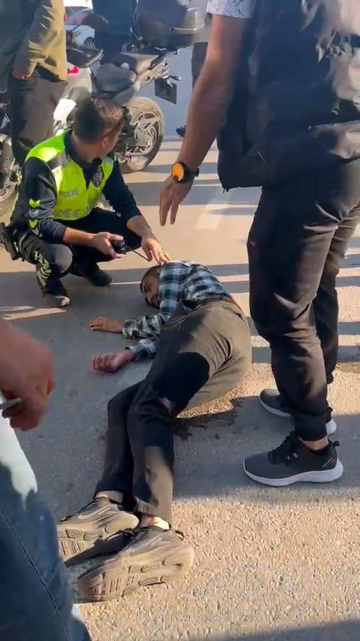 Bursa İnegöl'de özel halk otobüsü 24 yaşındaki gence çarptı, genç yaralandı