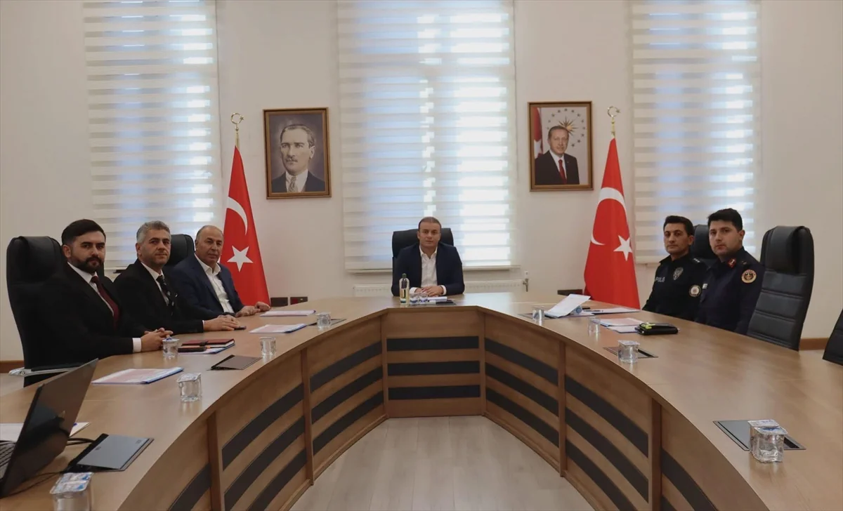 Çorum Alaca'da okul güvenliği toplantısı Kaymakam Dinçer başkanlığında yapıldı