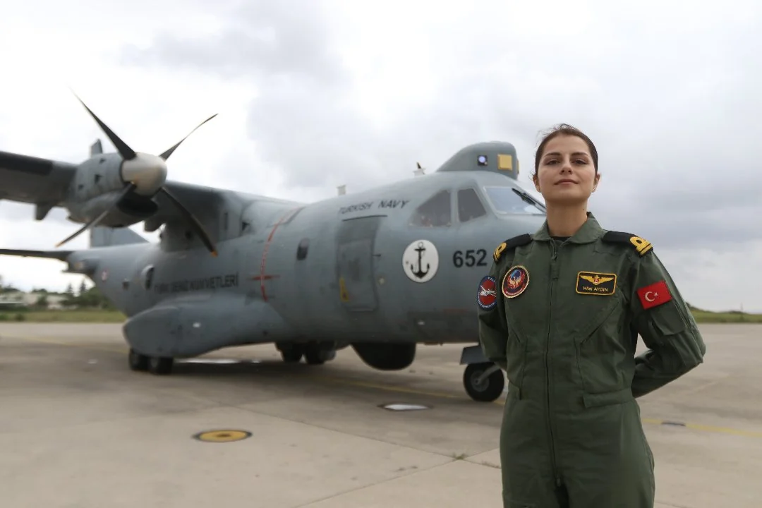 Deniz Kuvvetleri'nde bir ilki başardı! İlk kadın pilot olarak tarihe geçti