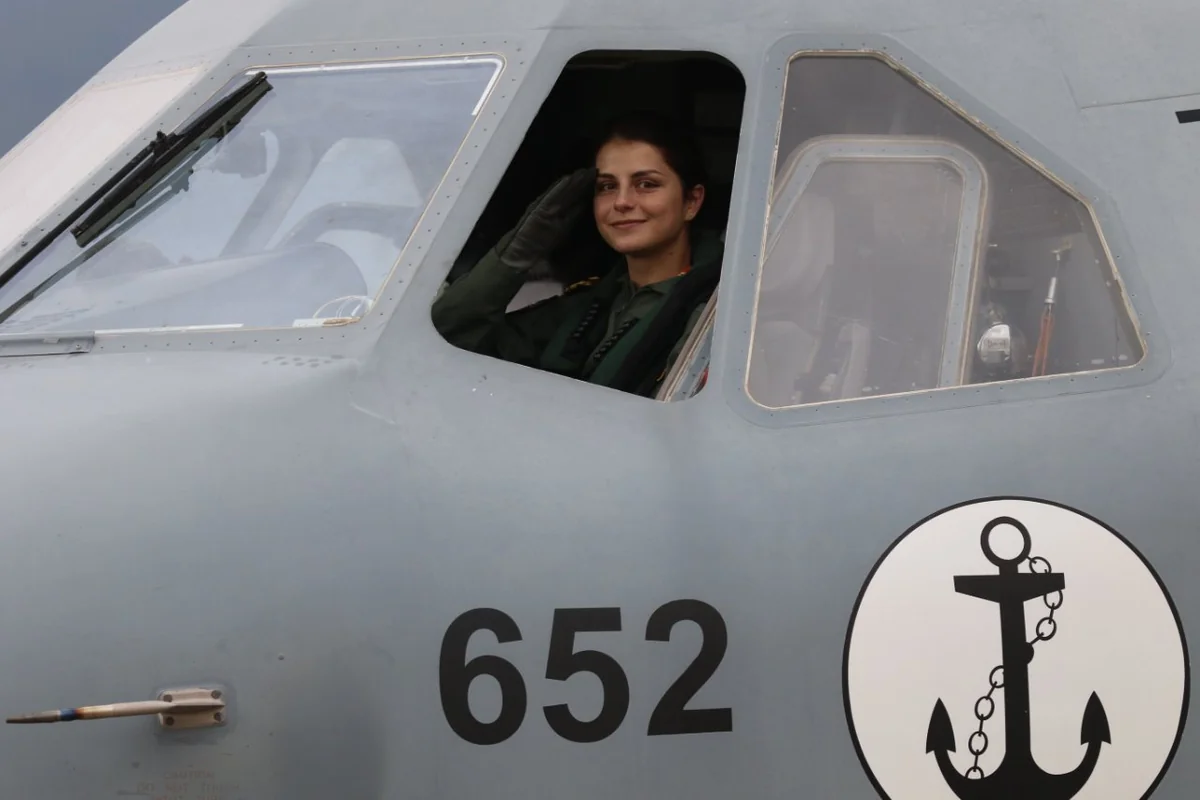 Deniz Kuvvetlerinde bir ilki başardı! İlk kadın pilot olarak tarihe geçti