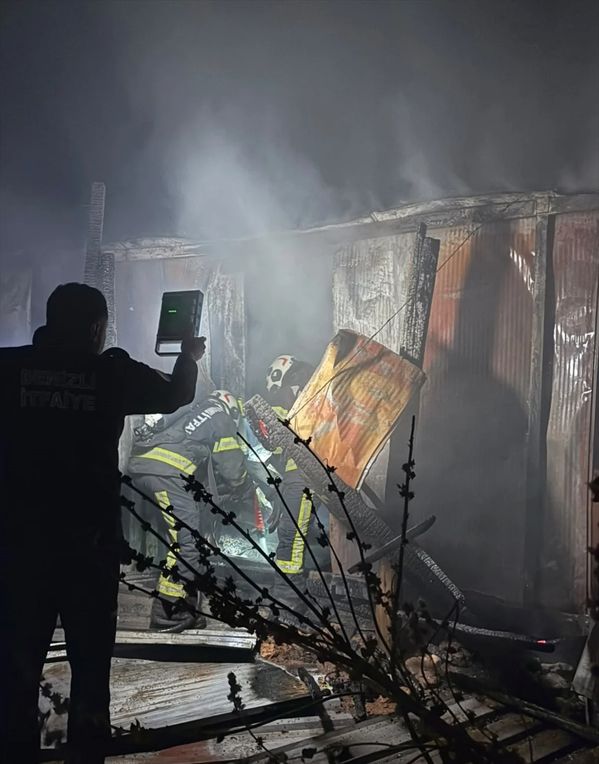 Denizli Beyağaç'ta konteyner yangınında 84 yaşındaki kadın hayatını kaybetti