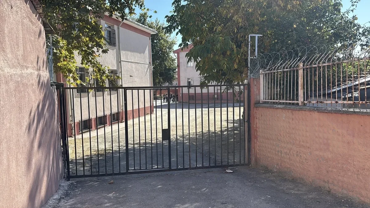 Edirne'de ortaokul öğrencisi okula silah getirdi! Ailesi gözaltında