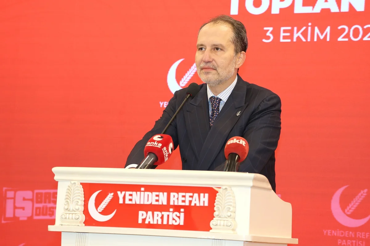 Fatih Erbakan, Başakşehir'de okul saldırısında ölen öğrenci nedeniyle tepki gösterdi