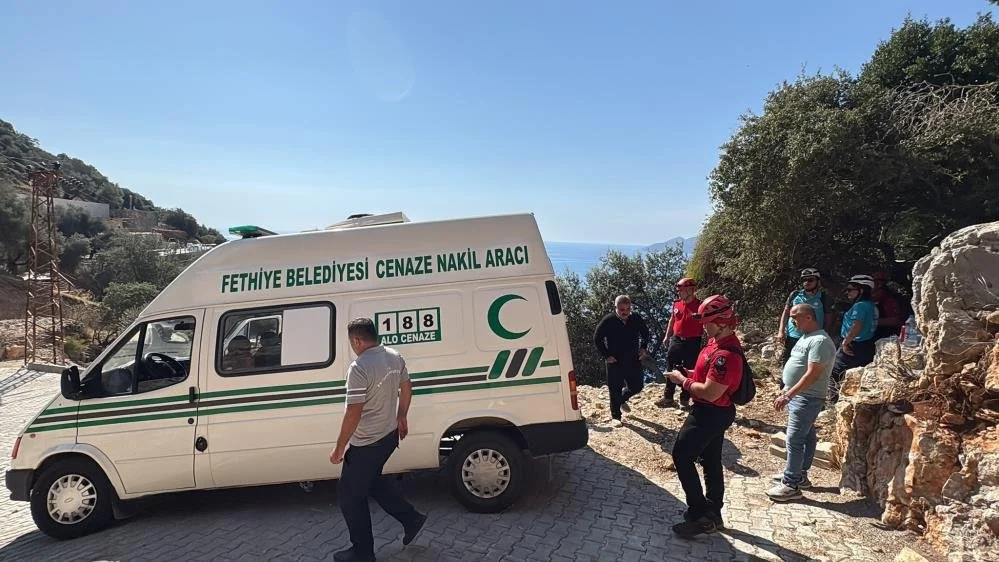 Fethiye Babadağda Rus yamaç paraşütü pilotu kayalıklara çakıldı