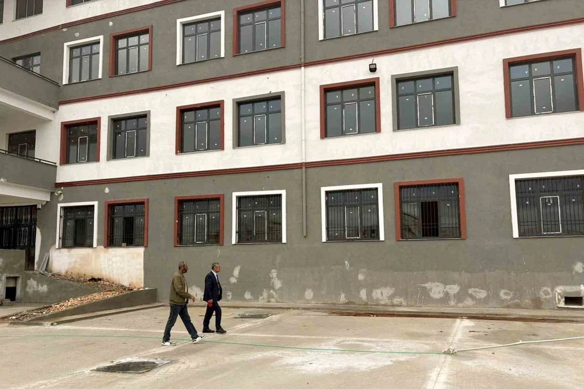 Gaziantep Araban'da TOKİ'nin 32 derslikli okul inşaatı son aşamaya geldi