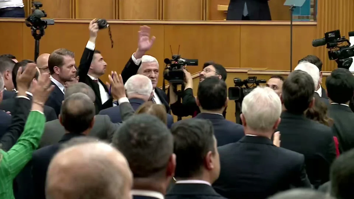 İYİ Parti Grup Toplantısı.... Dervişoğlu'ndan fon krizi sorusu: "Erdoğan bütün bunlardan habersiz midir?"