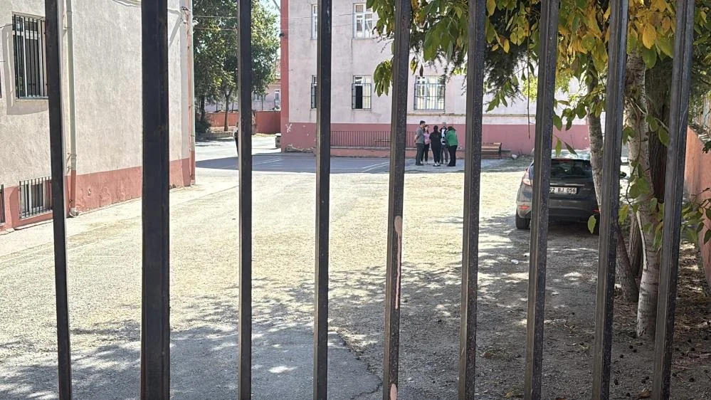 Ortaokul öğrencisi okula silahla geldi! Ailesiyle gözaltında