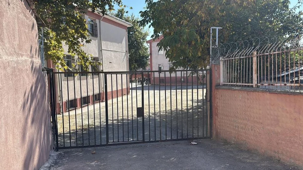 Ortaokul öğrencisi okula silahla geldi! Ailesiyle gözaltında