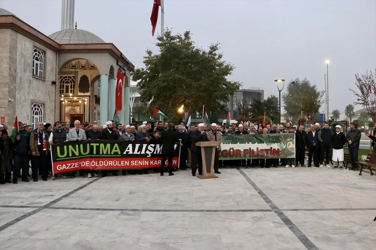 Sakarya'da Filistin ve Gazze için toplanan grup boykot çağrısı yaptı