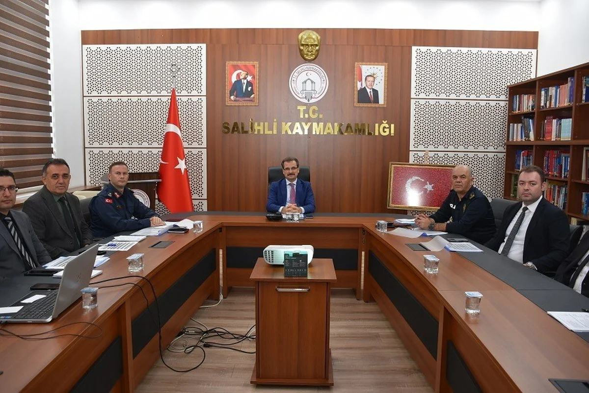 Salihli'de metruk bina çalışmaları Ekim toplantısında ele alındı