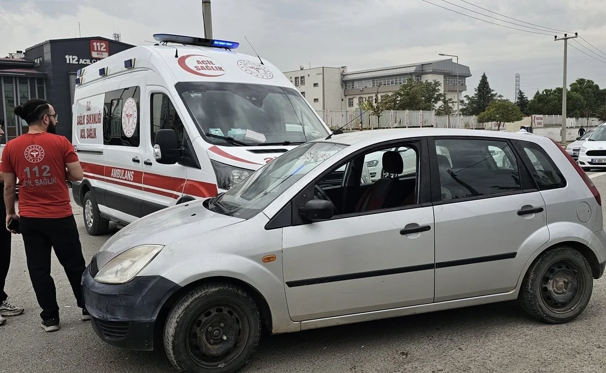 Yavuz Selim Mahallesi'nde otomobil ile ambulans çarpıştı, yaralanan olmadı