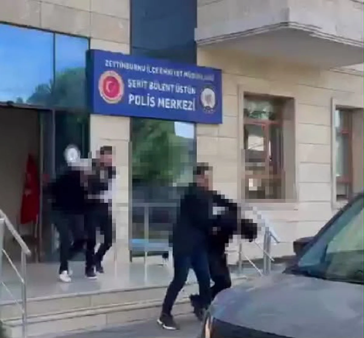 Zeytinburnu'nda tekstil işletmecisi A.P., alacak nedeniyle bıçaklanarak öldürüldü