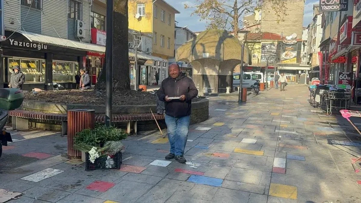 Alaplılı engelli ayakkabı boyacısı, hayvanlara duyarlılığıyla Ankara'da ödül aldı