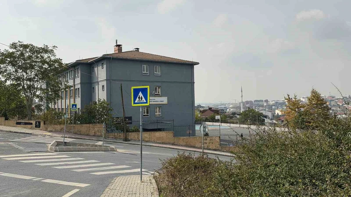 Arnavutköy'de liseye saldırı paylaşımı yapan 2 çocuk gözaltına alındı
