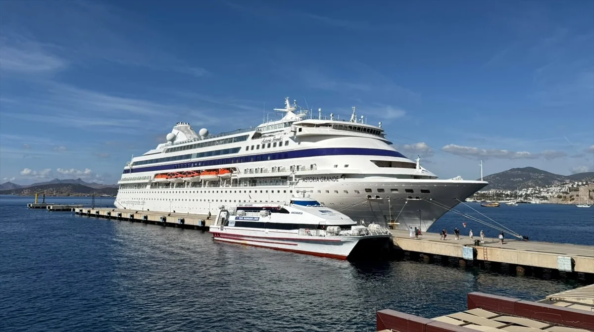 Astoria Grande kruvaziyeri Bodrum'a 447 turist getirdi, Marmaris'e gidecek