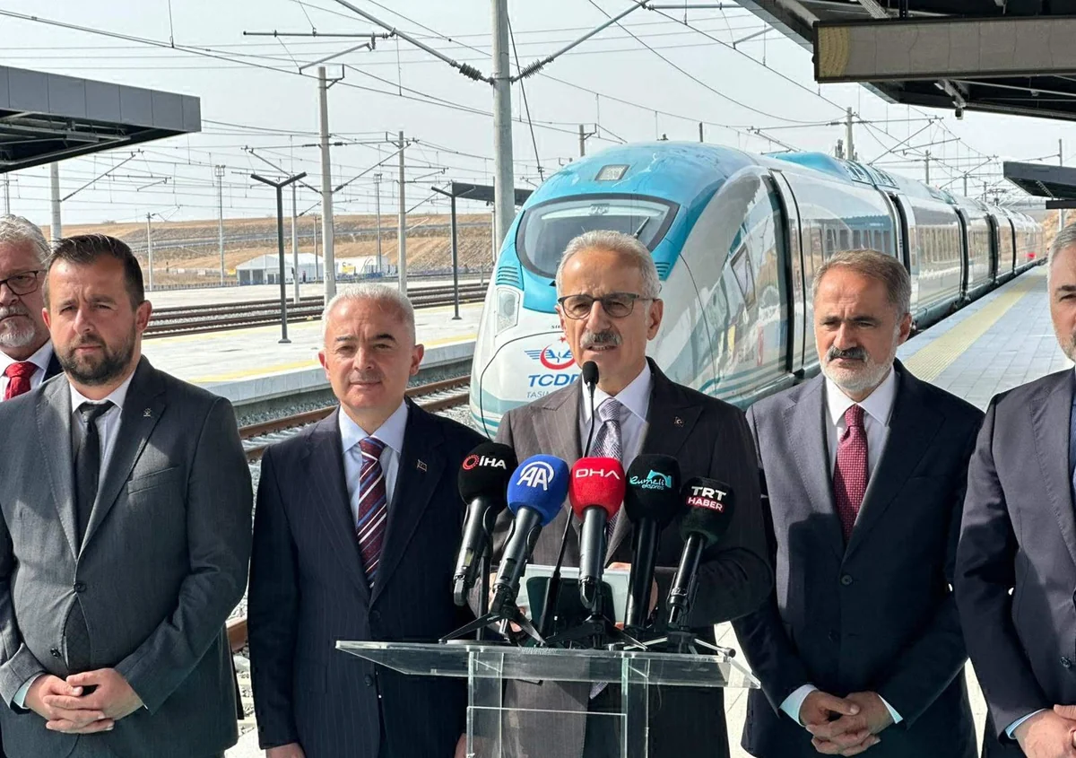 Bakan Uraloğlu: Halkalı-Kapıkule yolcu seyahat süresi 4 saatten 1,5 saate düşecek
